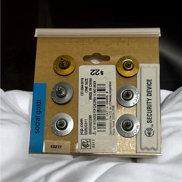 🛍️3 for $25🛍️ Monet Gold & Silver Tone Studs & CZ Earrings - Picture 4 of 4